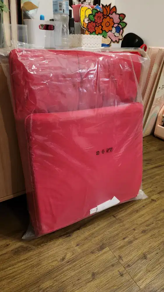 Dudukan busa IKEA POANG Warna merah langka dan no perokok