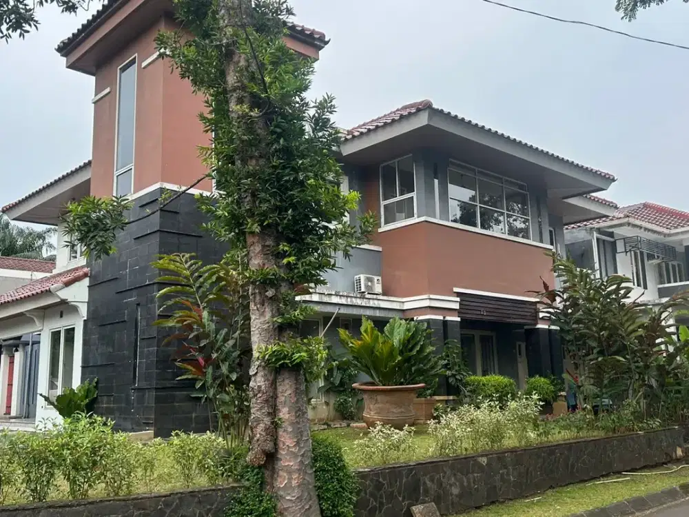 Rumah HOEK di Taman Giri Loka BSD City, bisa parkir 7 mobil