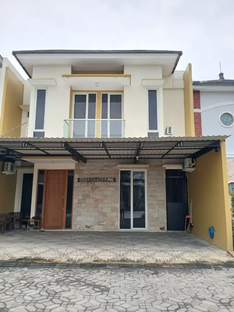 Dijual rumah 2 lantai Tengah kota