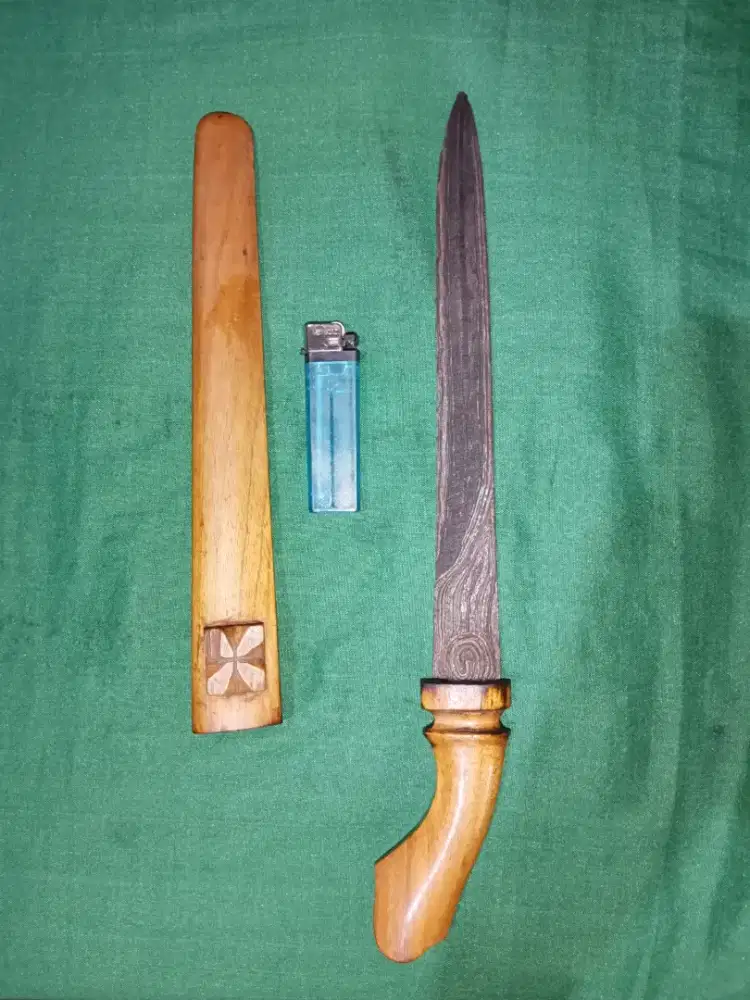 Pedang pendek tri warno