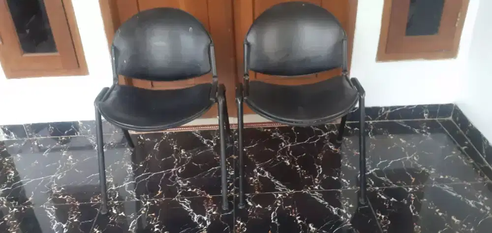 Kursi besi sepasang