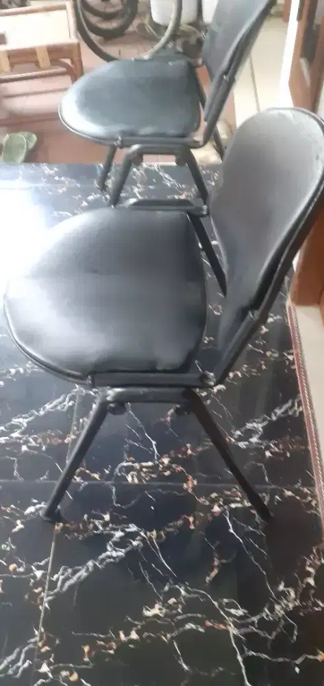 Kursi besi sepasang