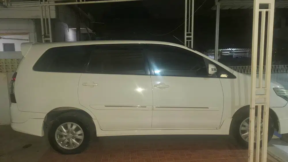 Toyota Kijang Innova 2011 Bensin