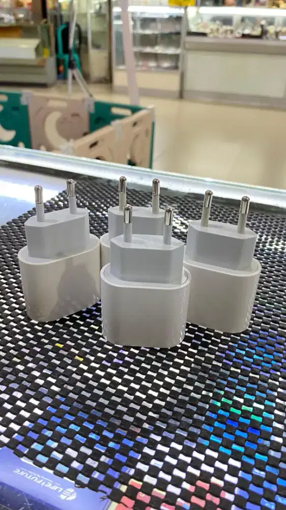 kepala charger iphone ori 20 watt 100% ori , kalo gk ori duit kembali