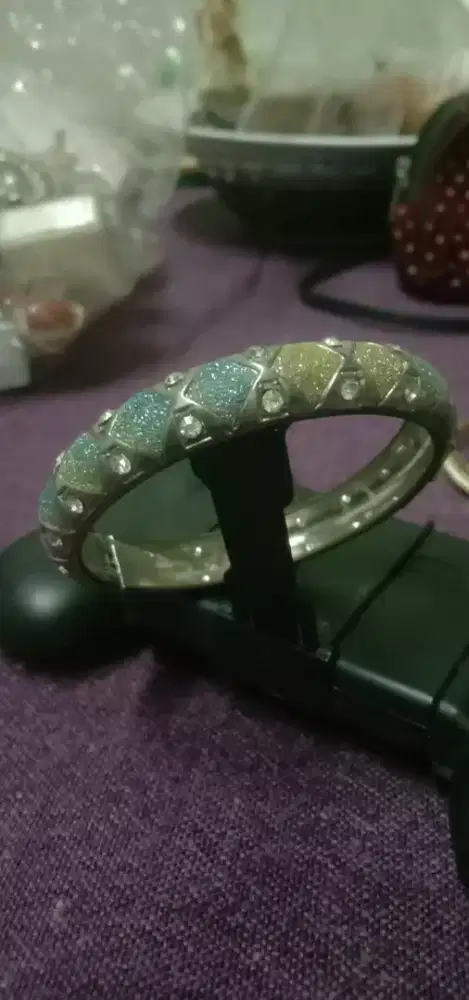 Aksesoris gelang bekas