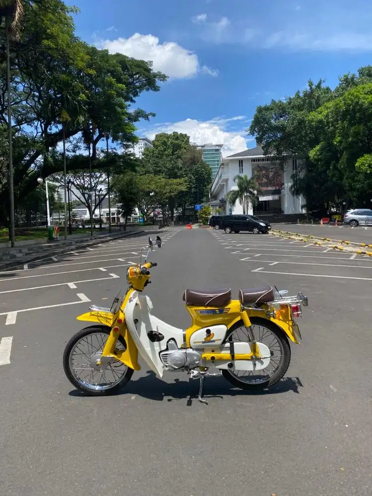 Honda C70 tahun 1979 kuning
