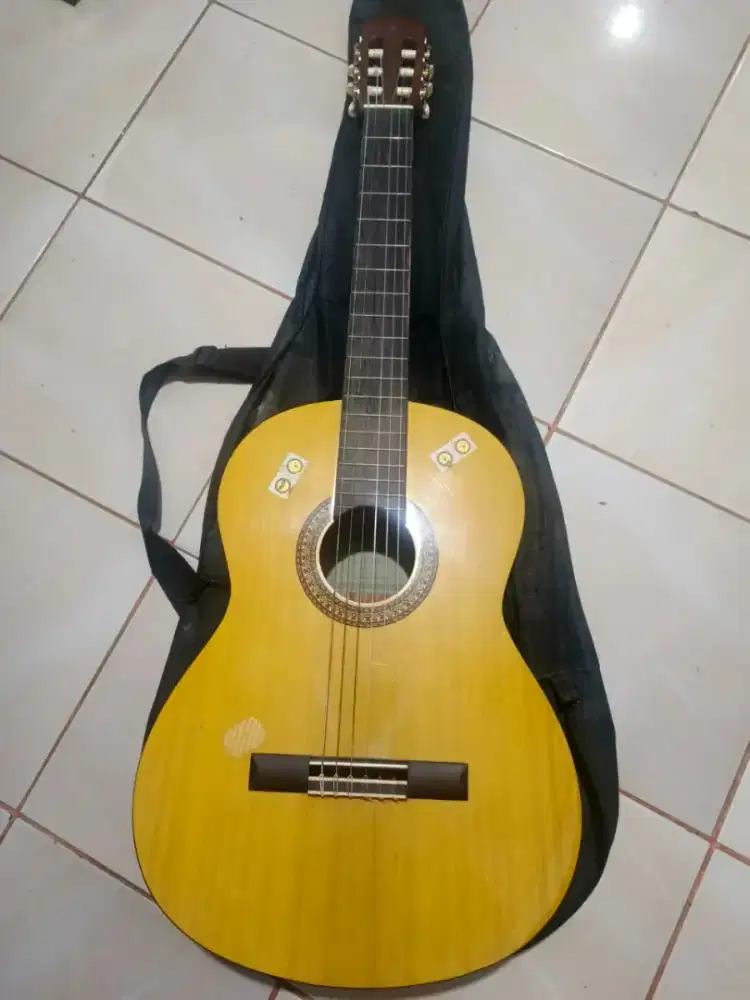 Gitar Yamaha C315 + Senar Fender 1 Set