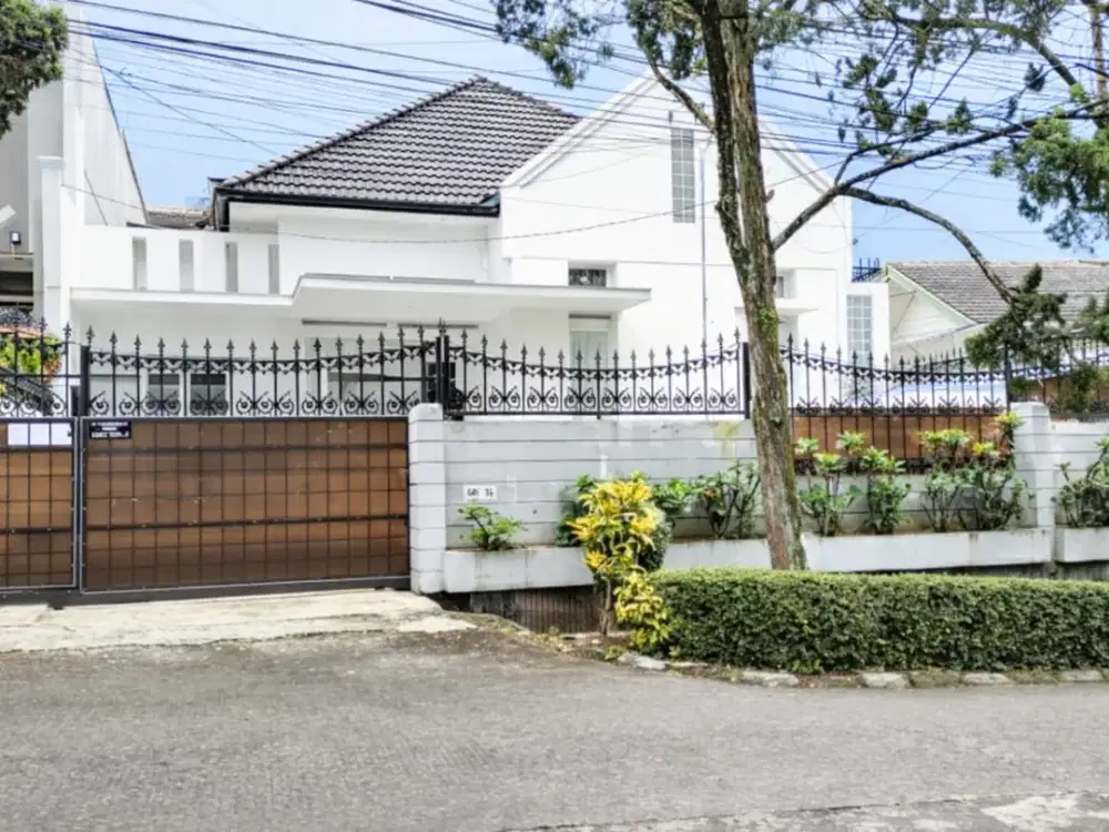 Rumah Di komplek Pasteur dekat maranatha pvj Sukajadi Cocok untuk kantor Bandung