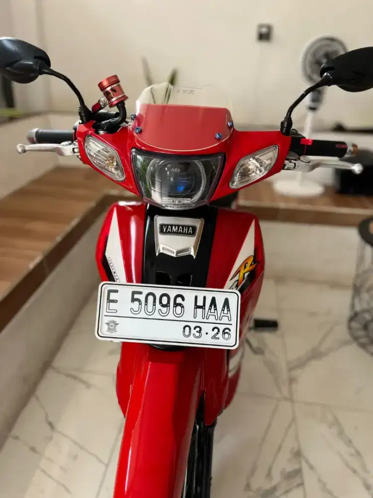 Yamaha f1zr merah
