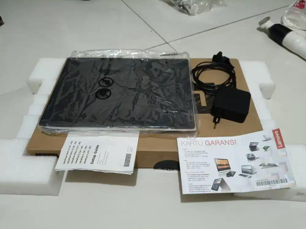 Lenovo IdeaPad Slim 3 Ryzen 3 SSD 256GB Fullset Mulus