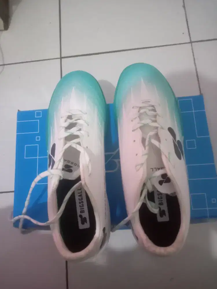 Jual sepatu futsal merek calcitrare Pila difficile