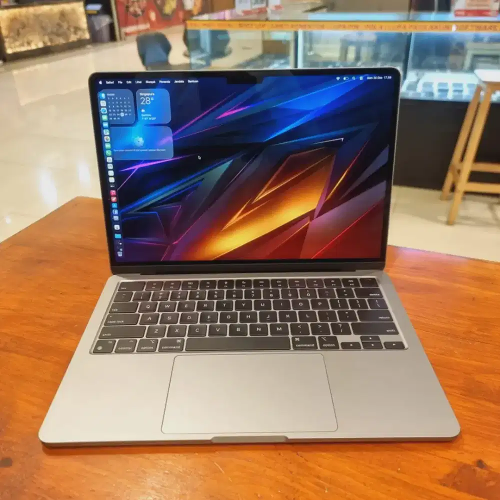 Macbook Air M2 13 inch 2022 8/256GB Mulus no minus