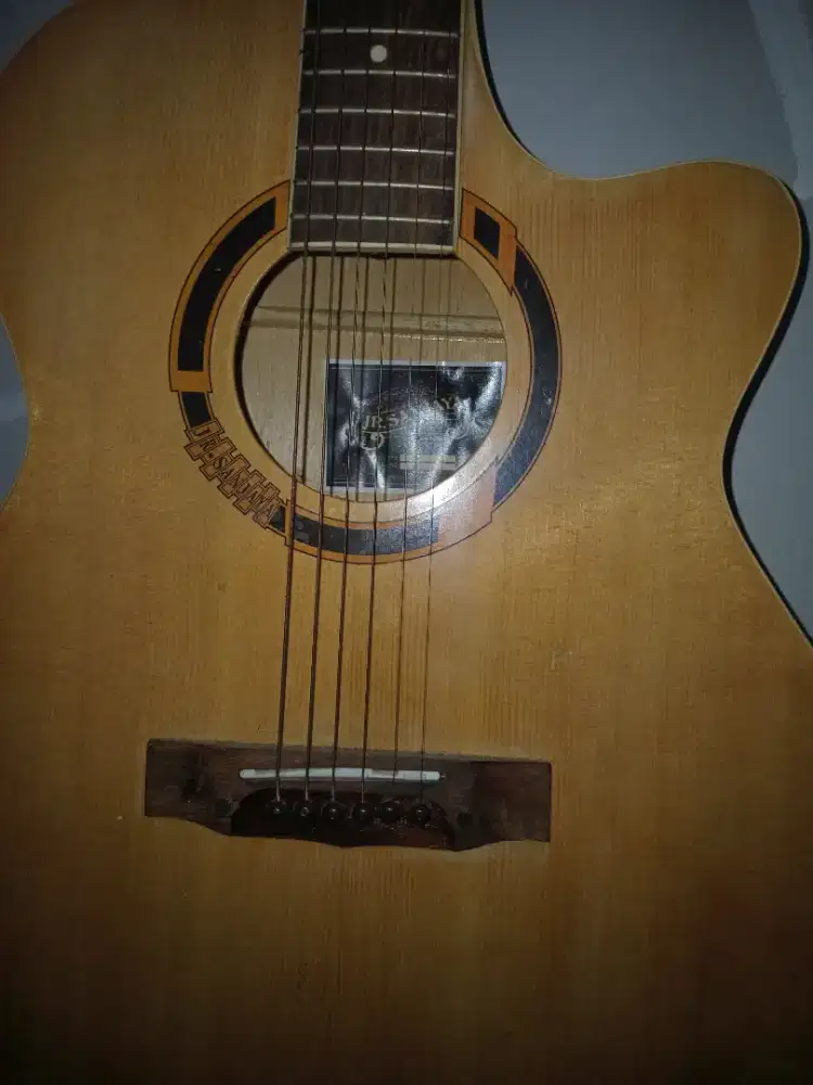 Gitar akustik Jr sanjaya