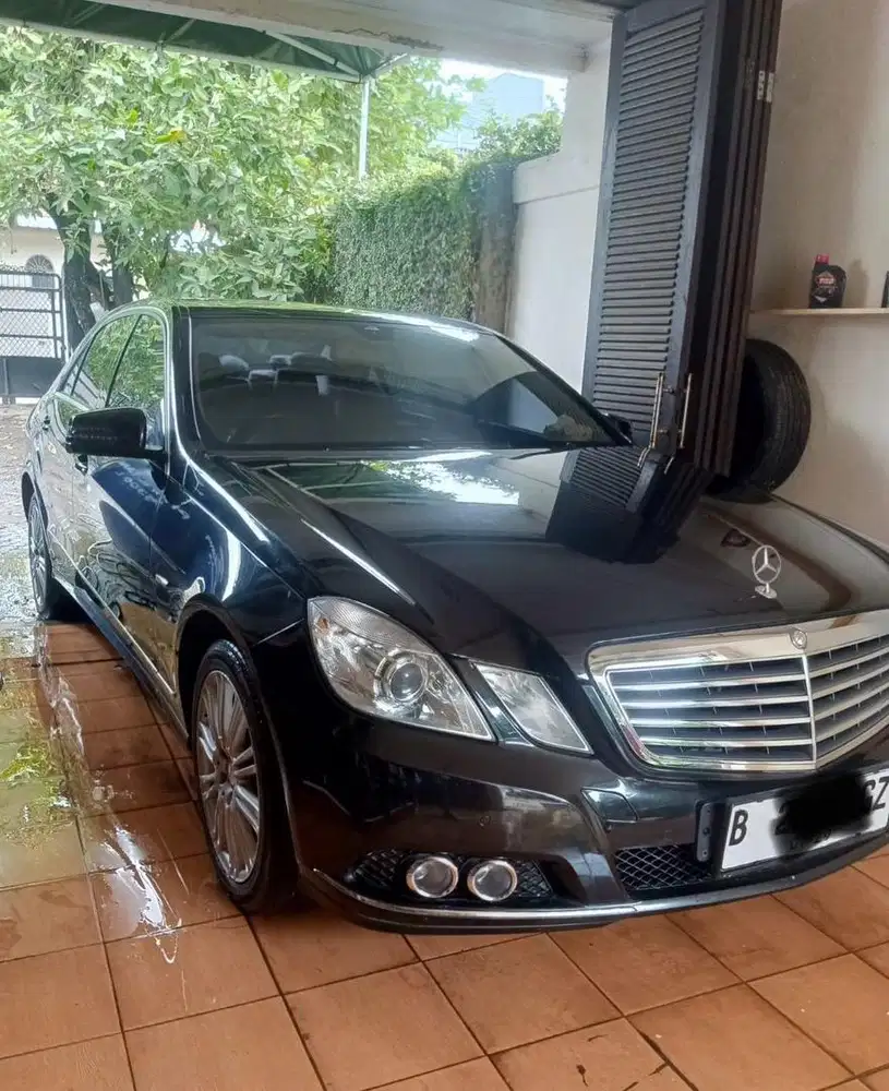 Mercy E250 tahun 2011 Rp 155 juta