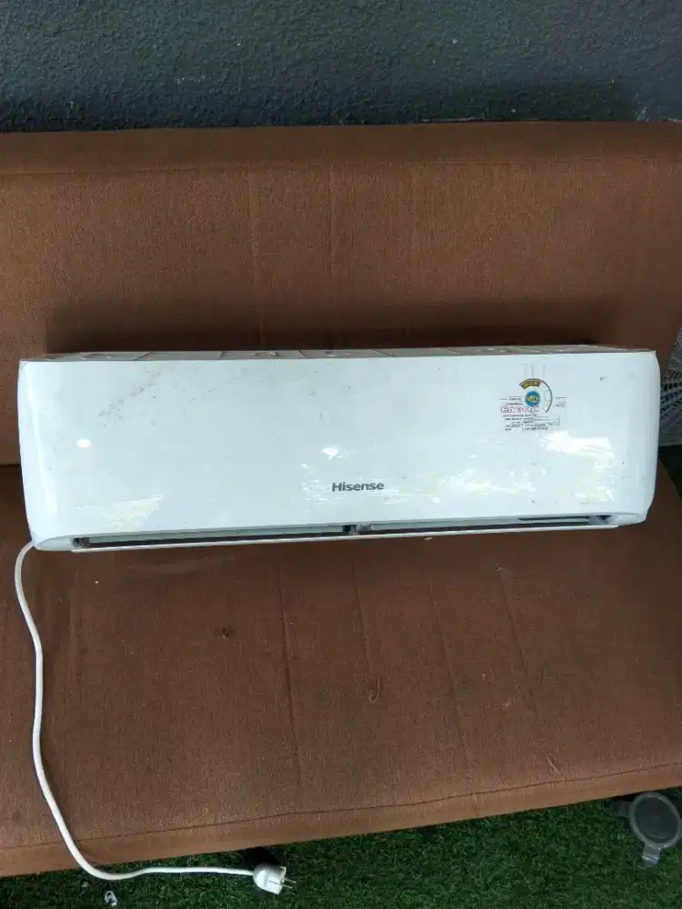 Dijual rusuh seperangkat AC lengkap merk hisens kondisi gacor