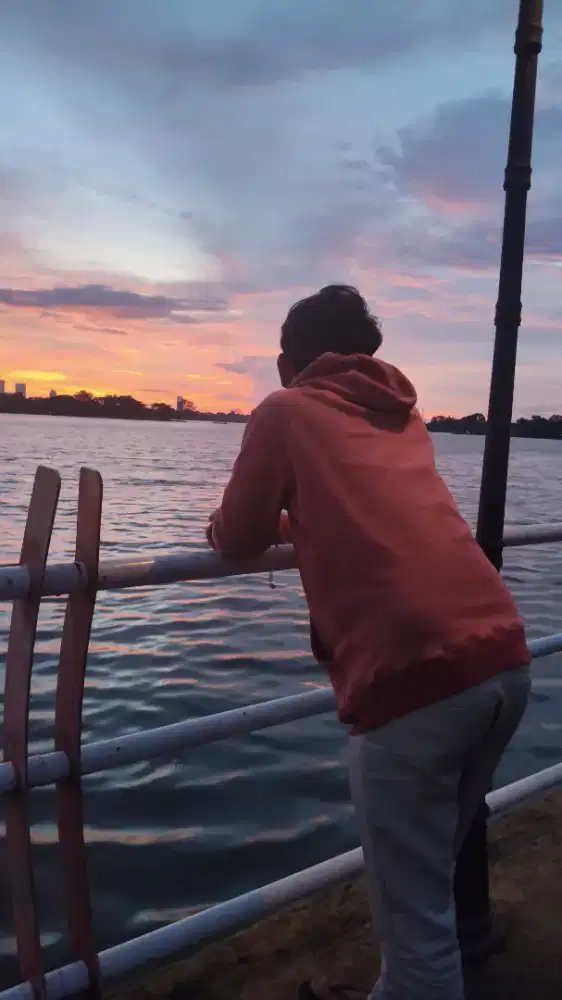 Sedangkan mencari pekerjaan