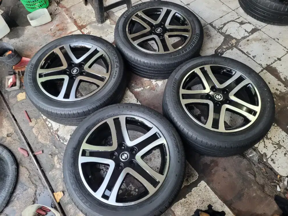 Velg oem grand vitara R17 paket ban second bisa innova ertiga sx4 dll