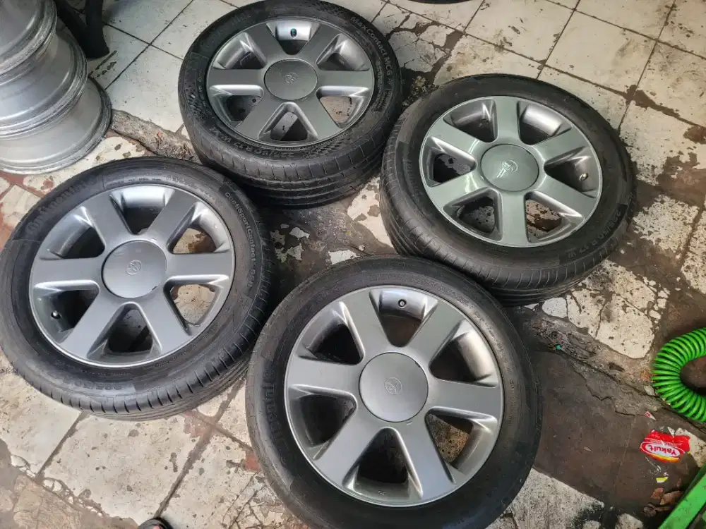 Velg Nissan elgrand R17 ori paket ban bisa innova camry serena xtrail