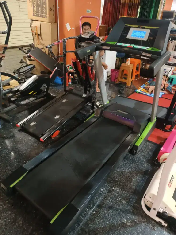 Treadmill elektrik jumbo kuat bb 150kg bisa nanjak