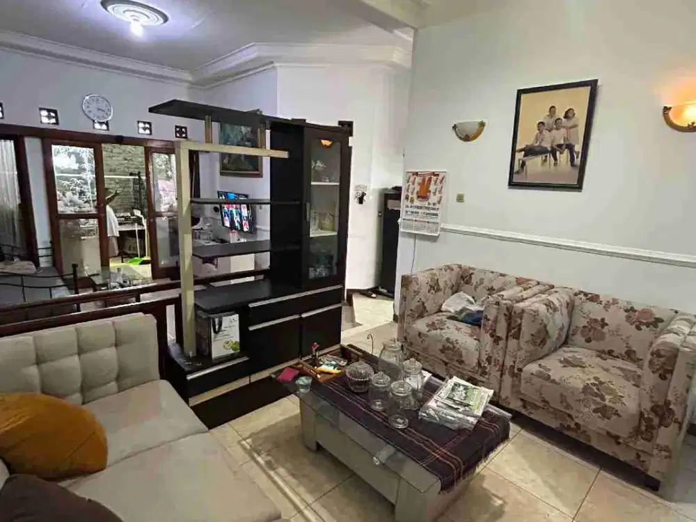 Di jual rumah istimewa ,lokasi strategis dekat ke jl Sukarno Hatta