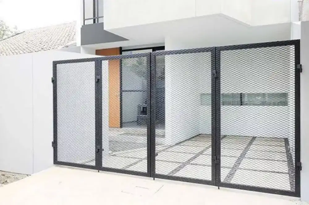 Pintu pagar expanded