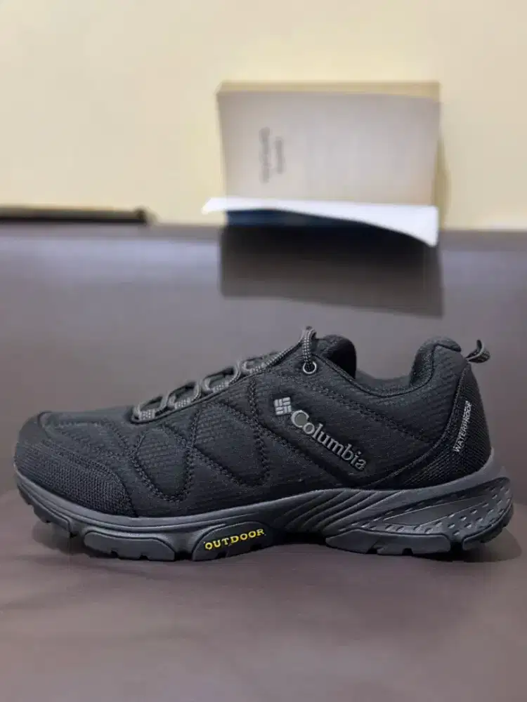 Sepatu columbia (44) trail/lapangan