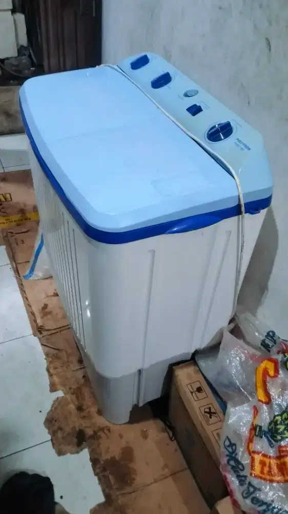 Mesin cuci polytron 8kg mulus normal