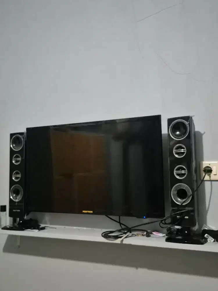 Tv polytron 32 inci (sekitar 81 cm diagonal)