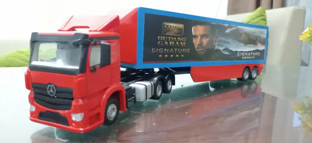 MINIATUR TRUK GUDANG GARAM