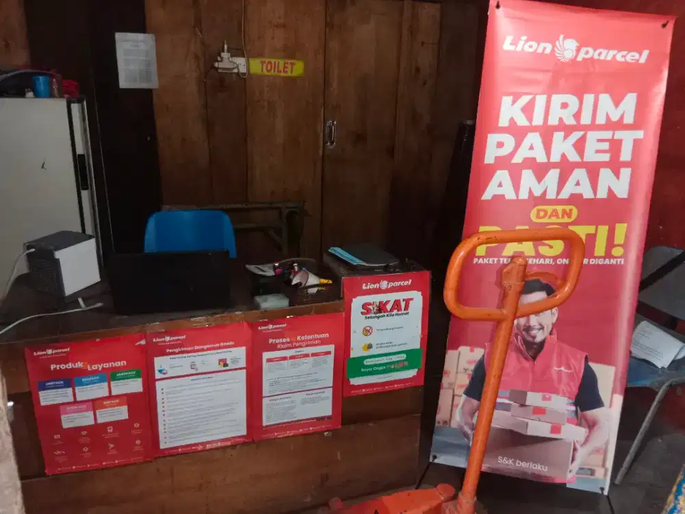 asisten rumah tangga wanita