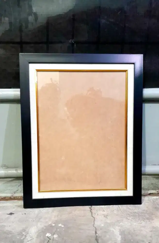 Bingkai frame foto kayu. Pinggir motif & list gold. Size 40cm x 50cm