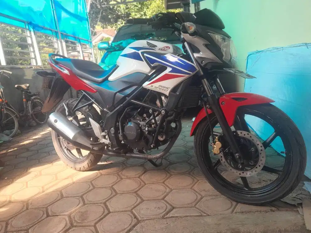 CB150R spesial Edisi merah putih 6SPEED