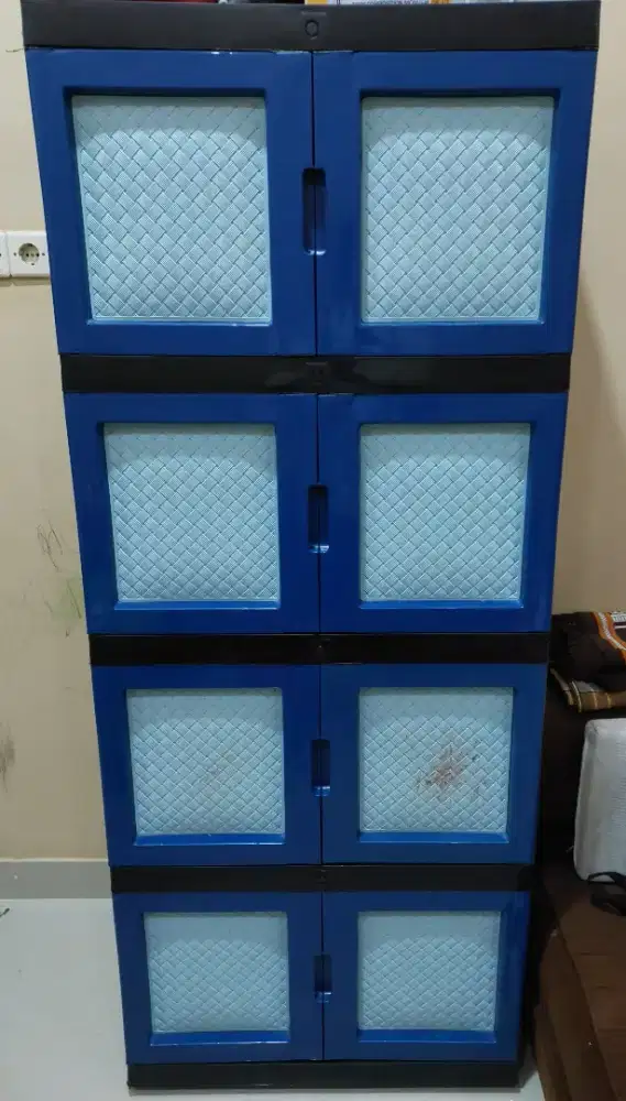 Lemari Pakaian Plastik