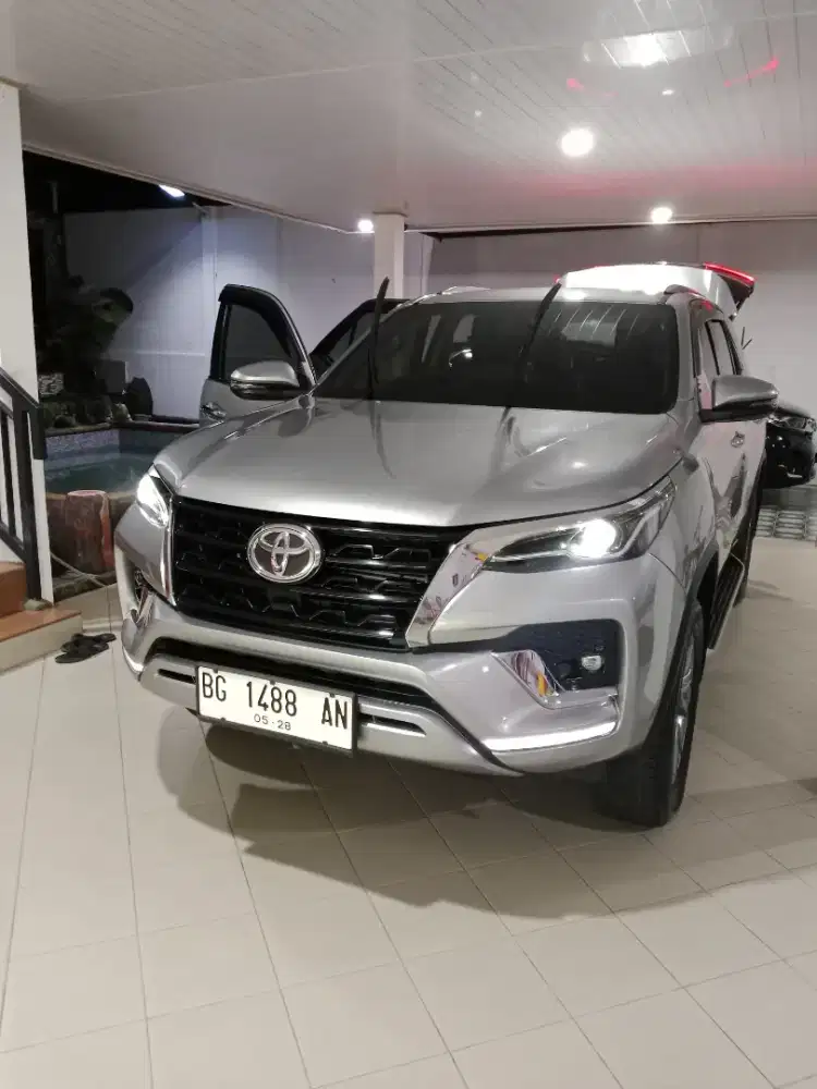 Toyota Fortuner 4x2 2.8 VRZ tahun 2023 like new