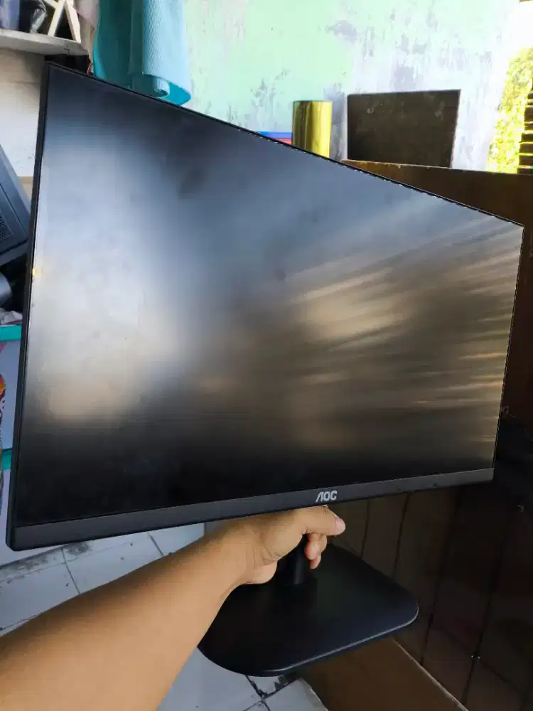 Monitor 22 inch AOC minus seperti di foto bergaris