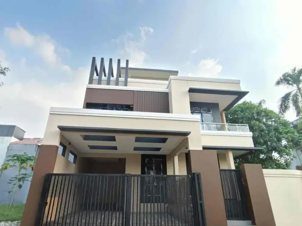 Di Jual Rumah Mewah Tiga Lantai Furnish dekat Akses Tol Bsd