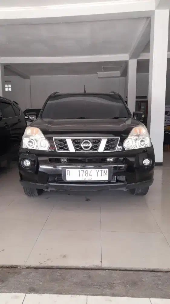 Nissan Xtrail 2.0 cvt 2011 | 2012 hitam (cash kredit tuker tambah)