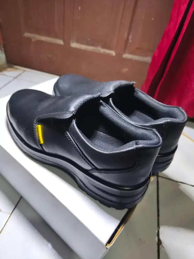 Safety shoes sepatu safety
