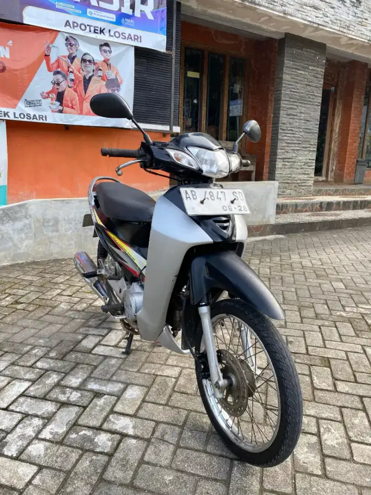 Honda kharisma D 125 2003 orisinil enak buat harian bisa untuk koleksi