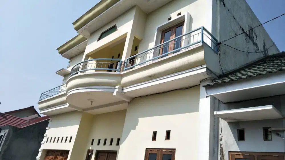 RUMAH LANTAI 2  LENGKAP FURNITURE, DI BANGUNTAPAN YOGYAKARTA