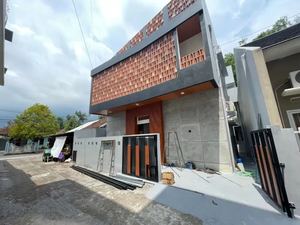 Dijual  kost di jalan Kaliurang km 13,5 (ring 1 kampus pusat UII Yogya), akses smartdoor lock ke dalam bangunan dgn kartu akses tiap penyewa