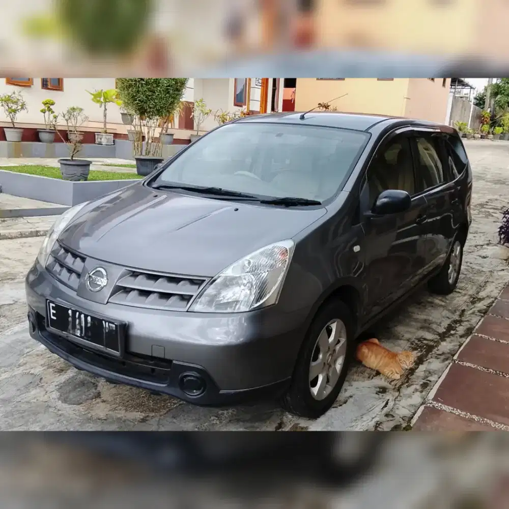 Nissan grand livina sv 2010