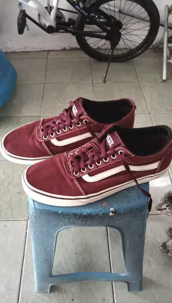 Sepatu vans low red cherry size 42 original