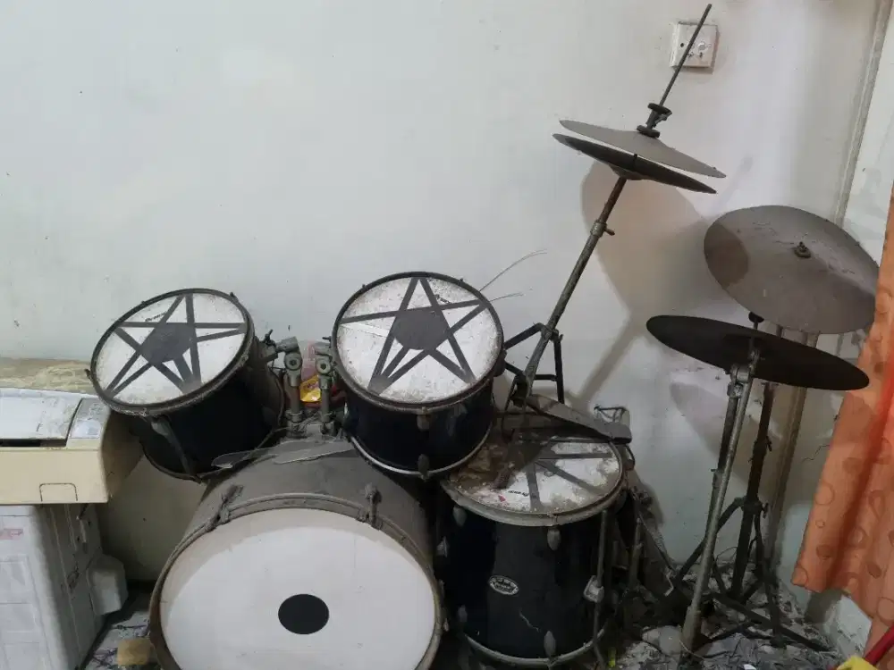 DRUM ALAT MUSIK (JUAL MURAH KARNA TIDAK TERPAKAI)