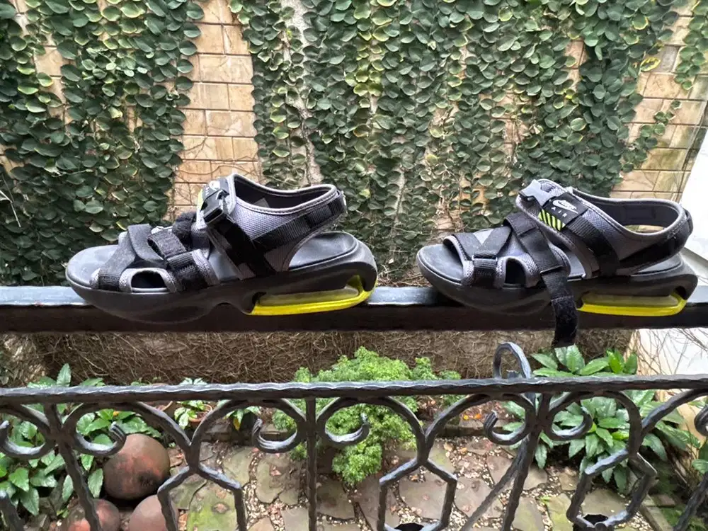 Sepatu sendal Nike Air