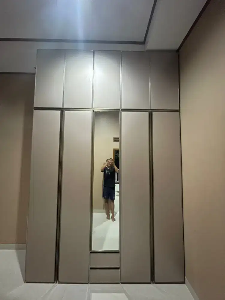 Lemari pakaian aluminium custom tahan rayap dan lembab