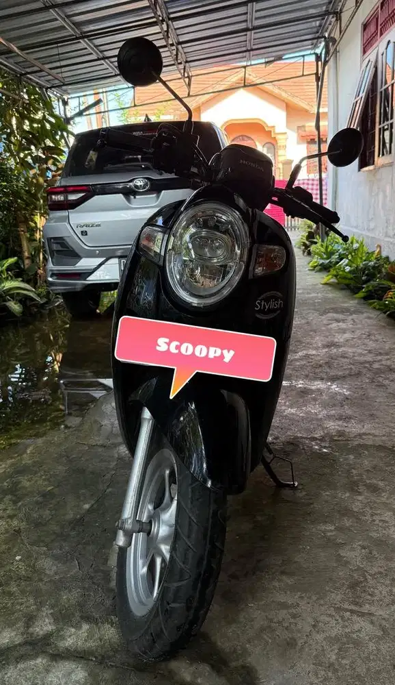 Scoopy 2018 Warna Hitam