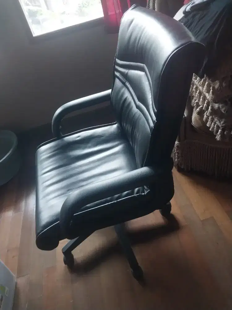 Kursi kantor direksi