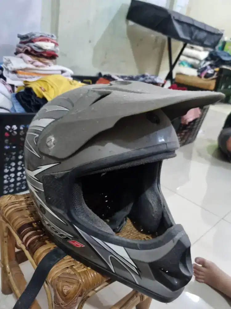 Dijual Helm Kawasaki (Jual Murah & Cepat)