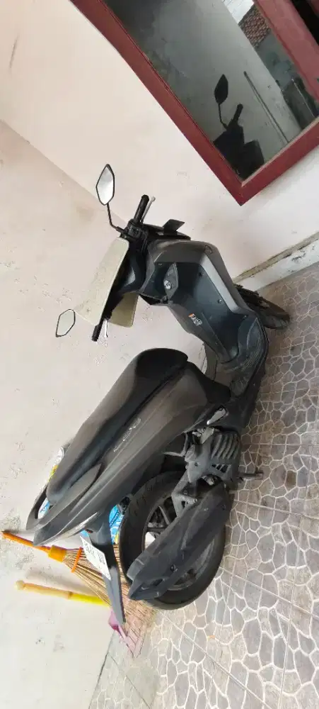 Lexi 2018 abu-abu metalik